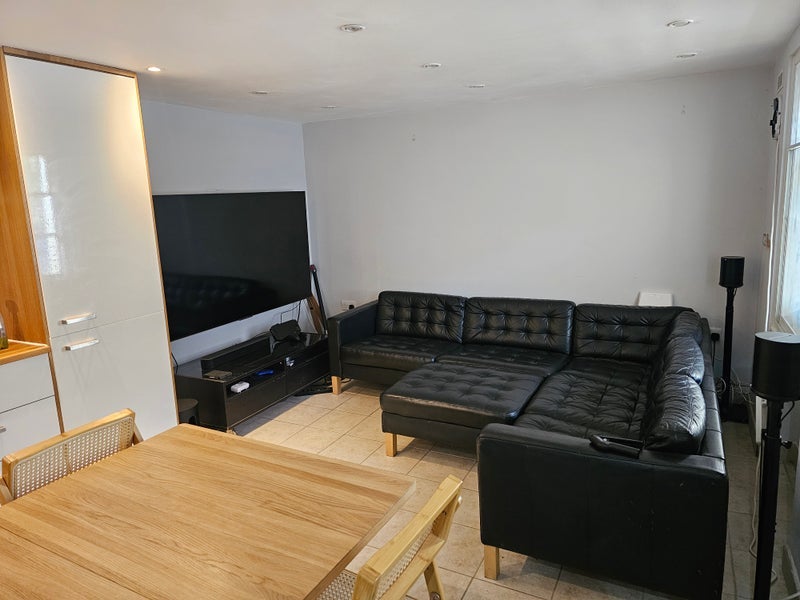 Room Lower Road in Greater London