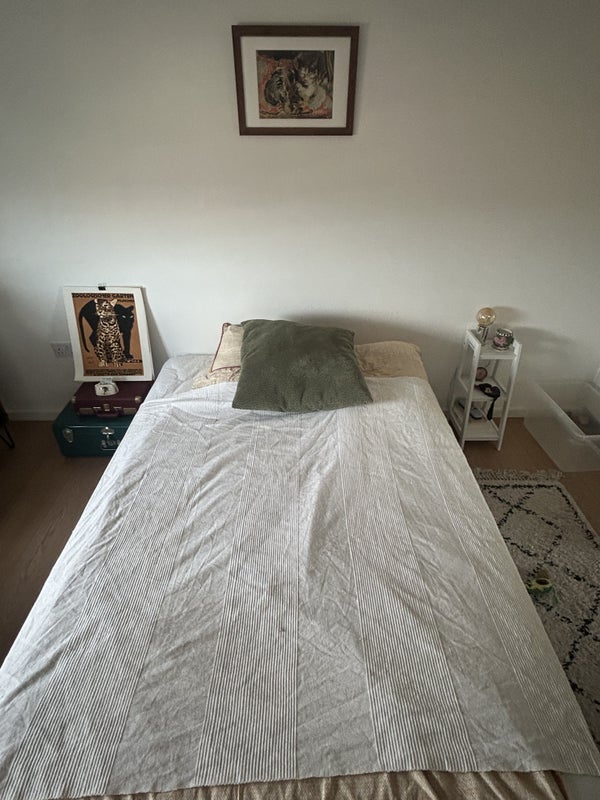 Room White Post Lane in Greater London