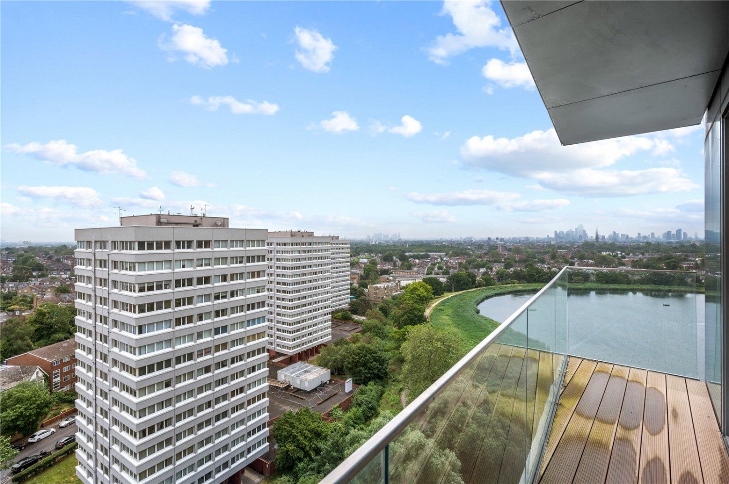 Flat Newnton Close in Greater London