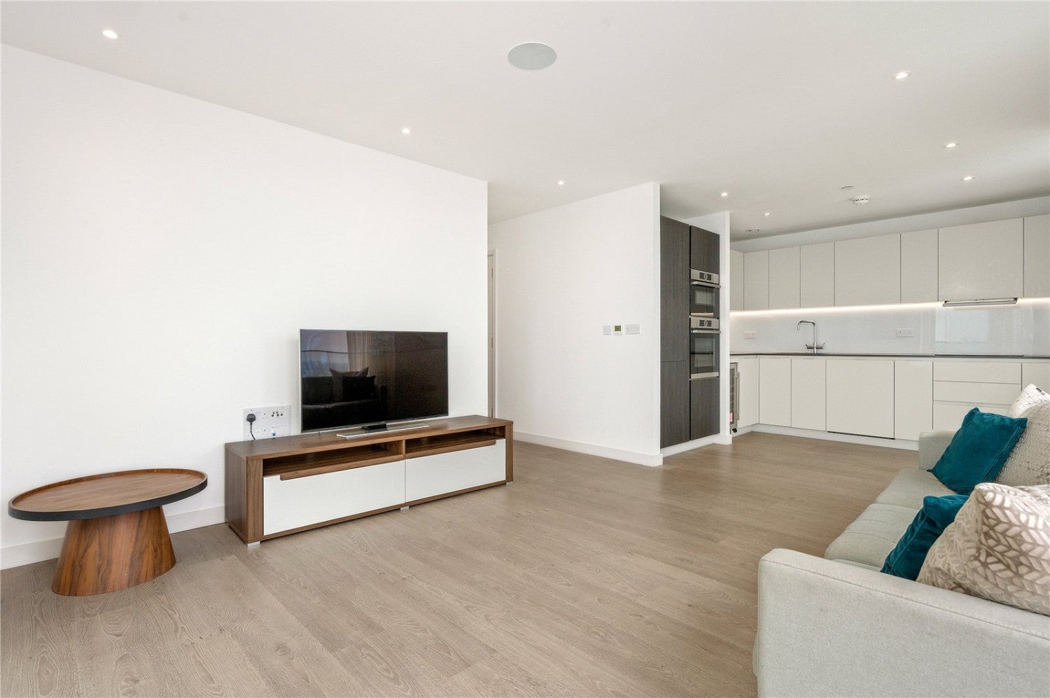 Flat Newnton Close in Greater London