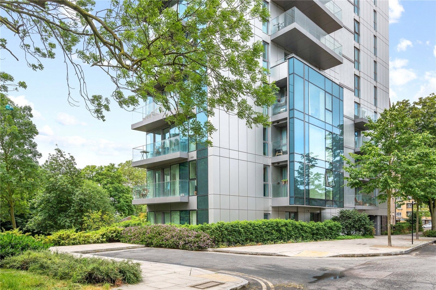 Flat Newnton Close in Greater London