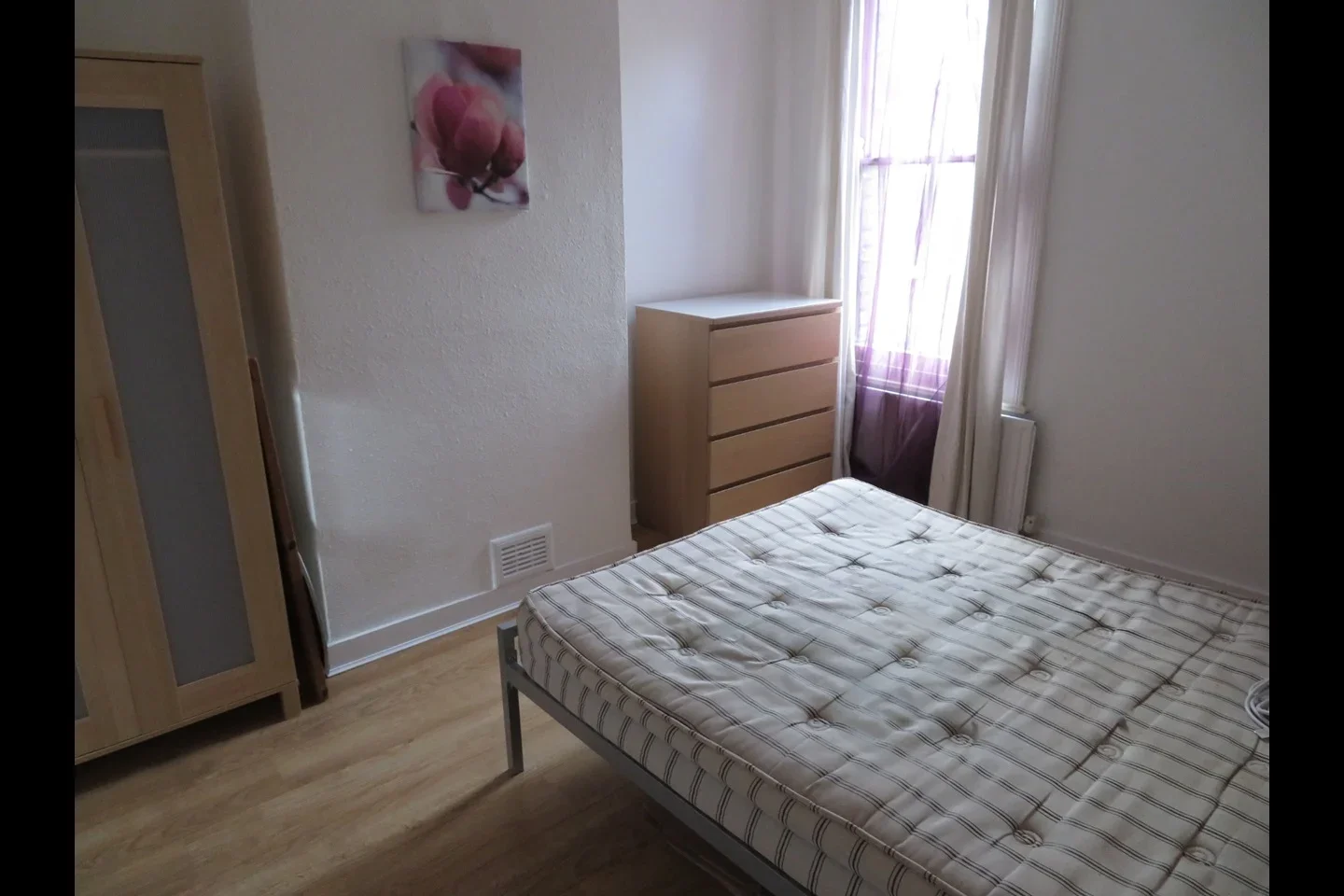 Flat Leybourne Road in Greater London