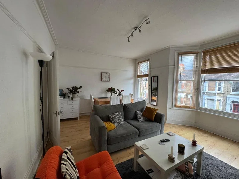 Flat Leybourne Road in Greater London