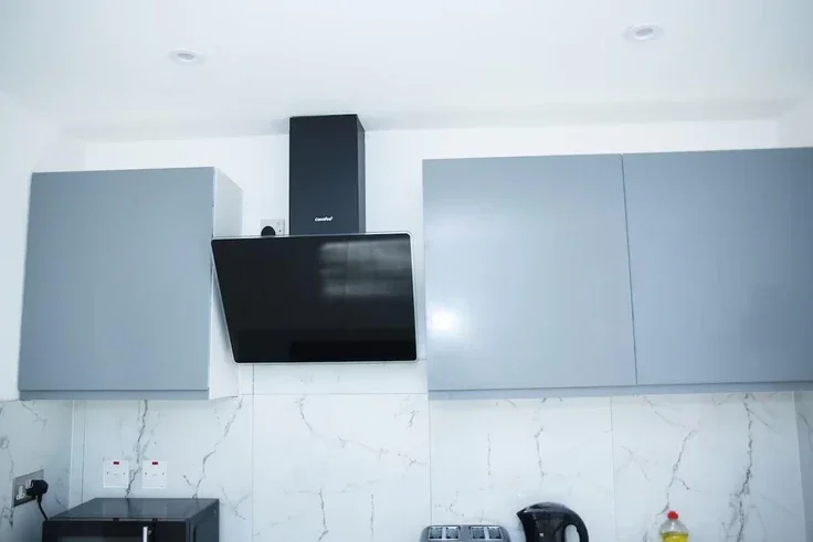 Flat Coles Crescent in Greater London