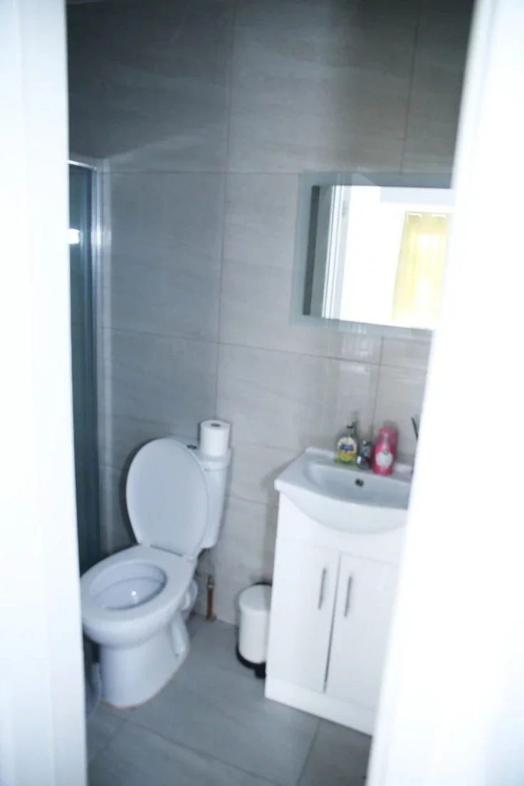 Flat Coles Crescent in Greater London