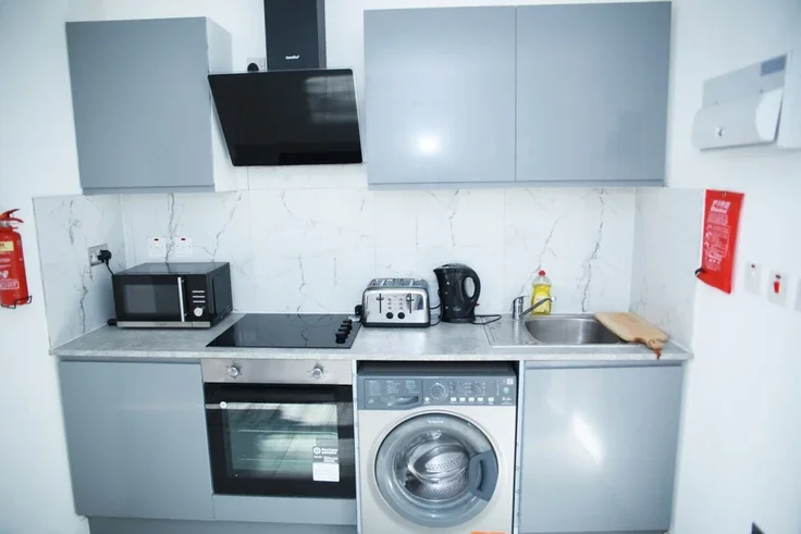 Flat Coles Crescent in Greater London