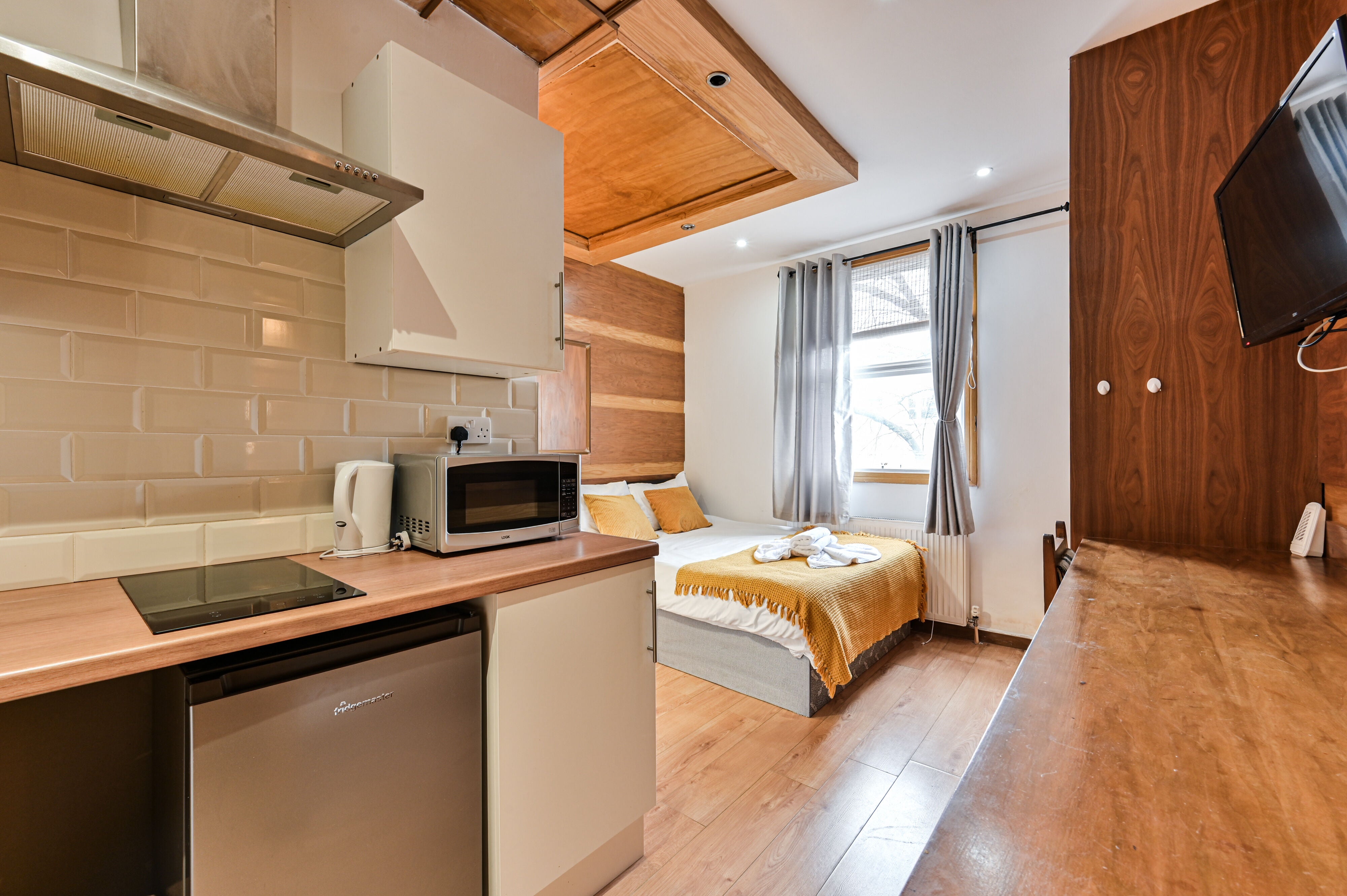 Flat Kempsford Gardens in Greater London