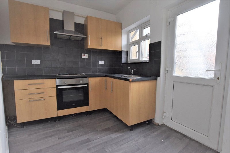 Flat Fairlop Road in Greater London