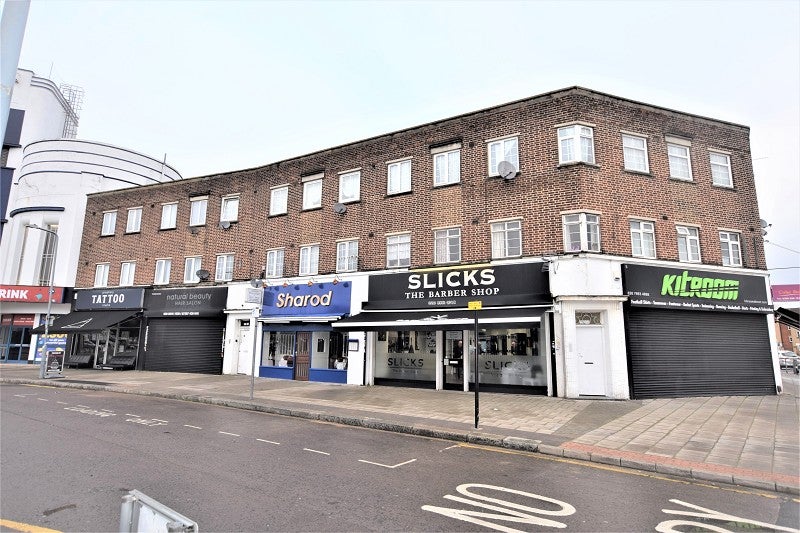 Flat Fairlop Road in Greater London