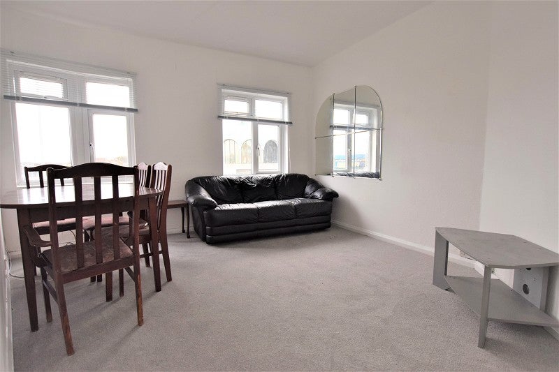 Flat Fairlop Road in Greater London