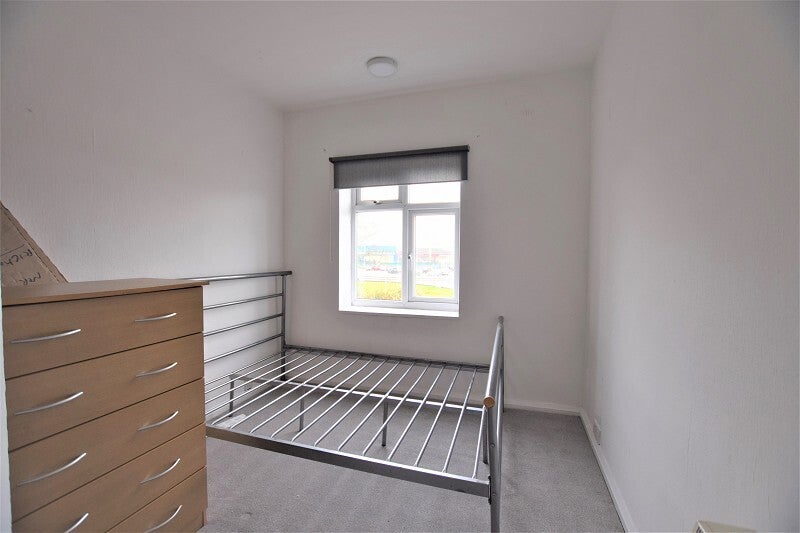 Flat Fairlop Road in Greater London