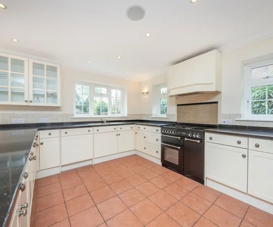 House Midway in Elmbridge