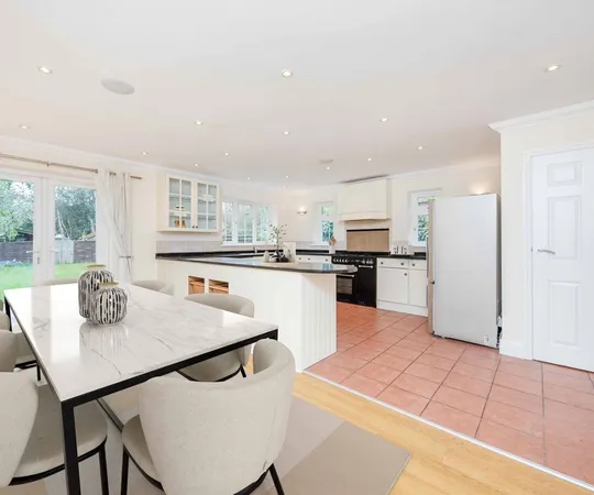 House Midway in Elmbridge