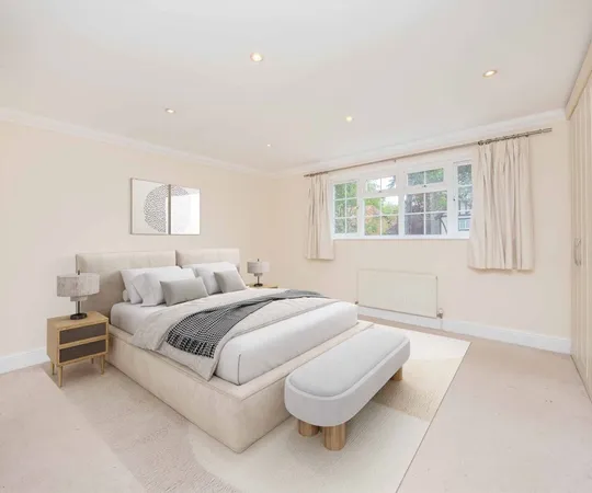 House Midway in Elmbridge