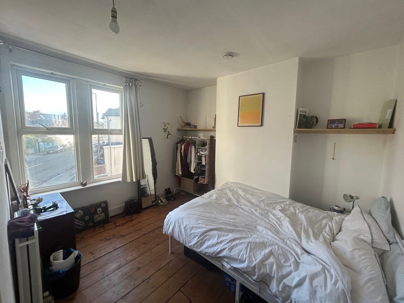 Room Foxcote Road in Bristol