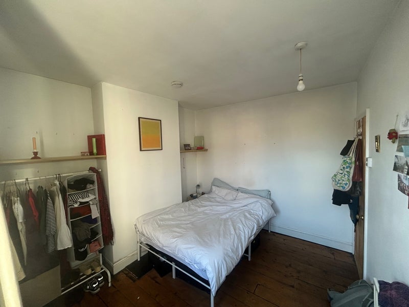 Room Foxcote Road in Bristol