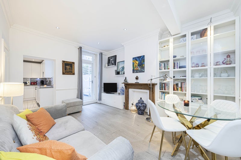 Room Castletown Road in Greater London
