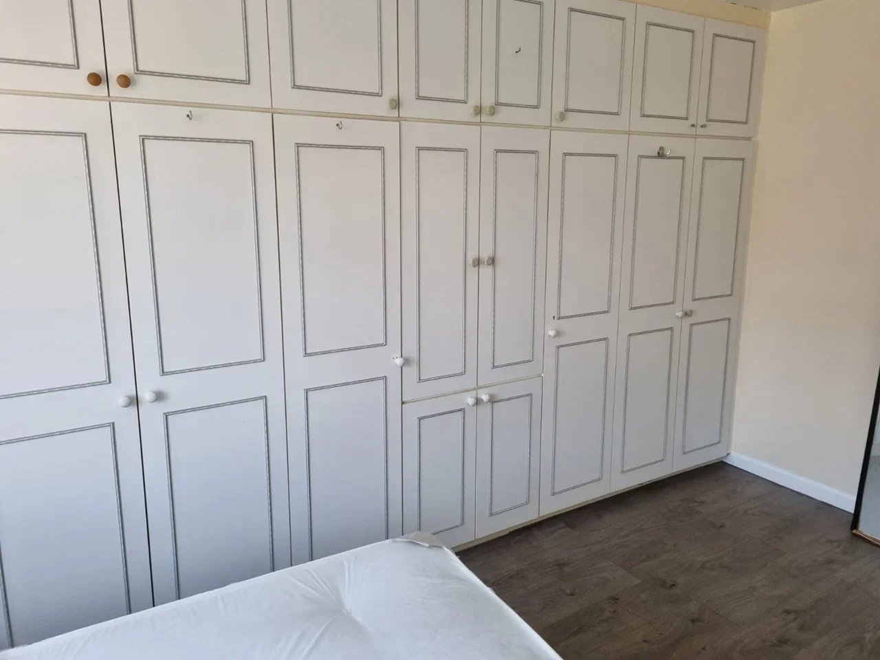 Room Whitby Gardens in Greater London