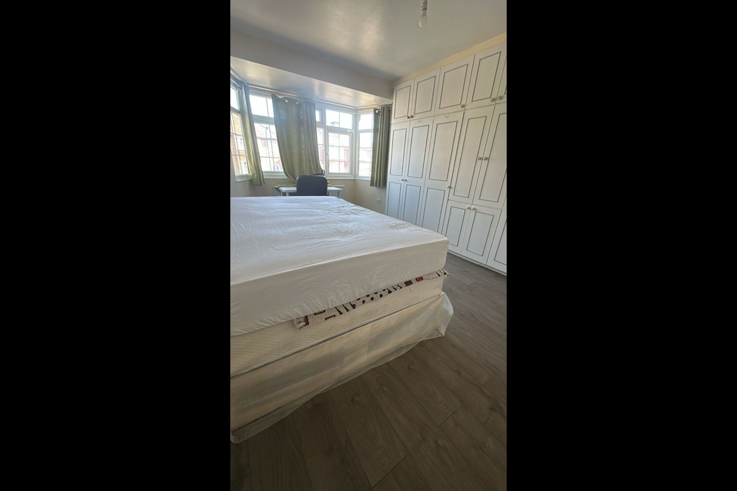 Room Whitby Gardens in Greater London