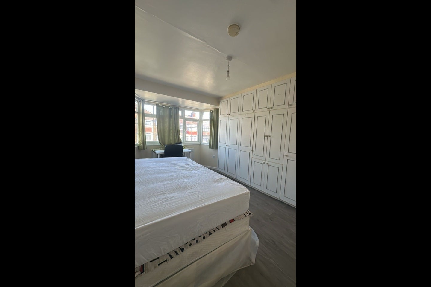 Room Whitby Gardens in Greater London