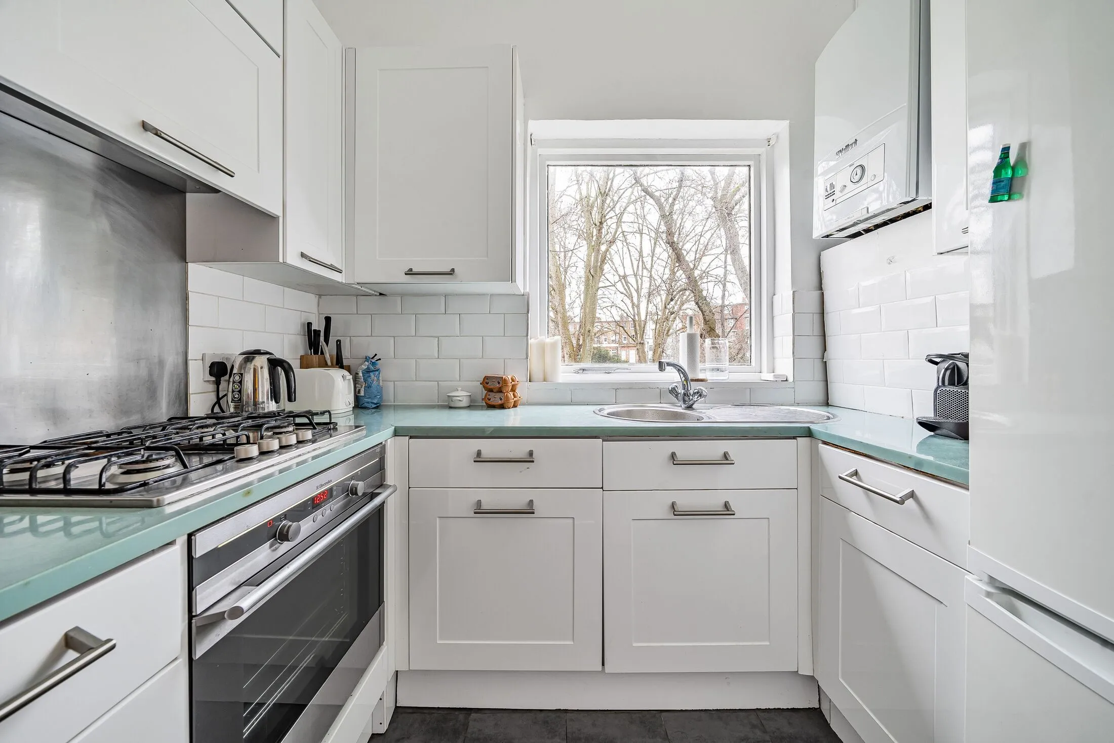 Flat Warwick Road in Greater London