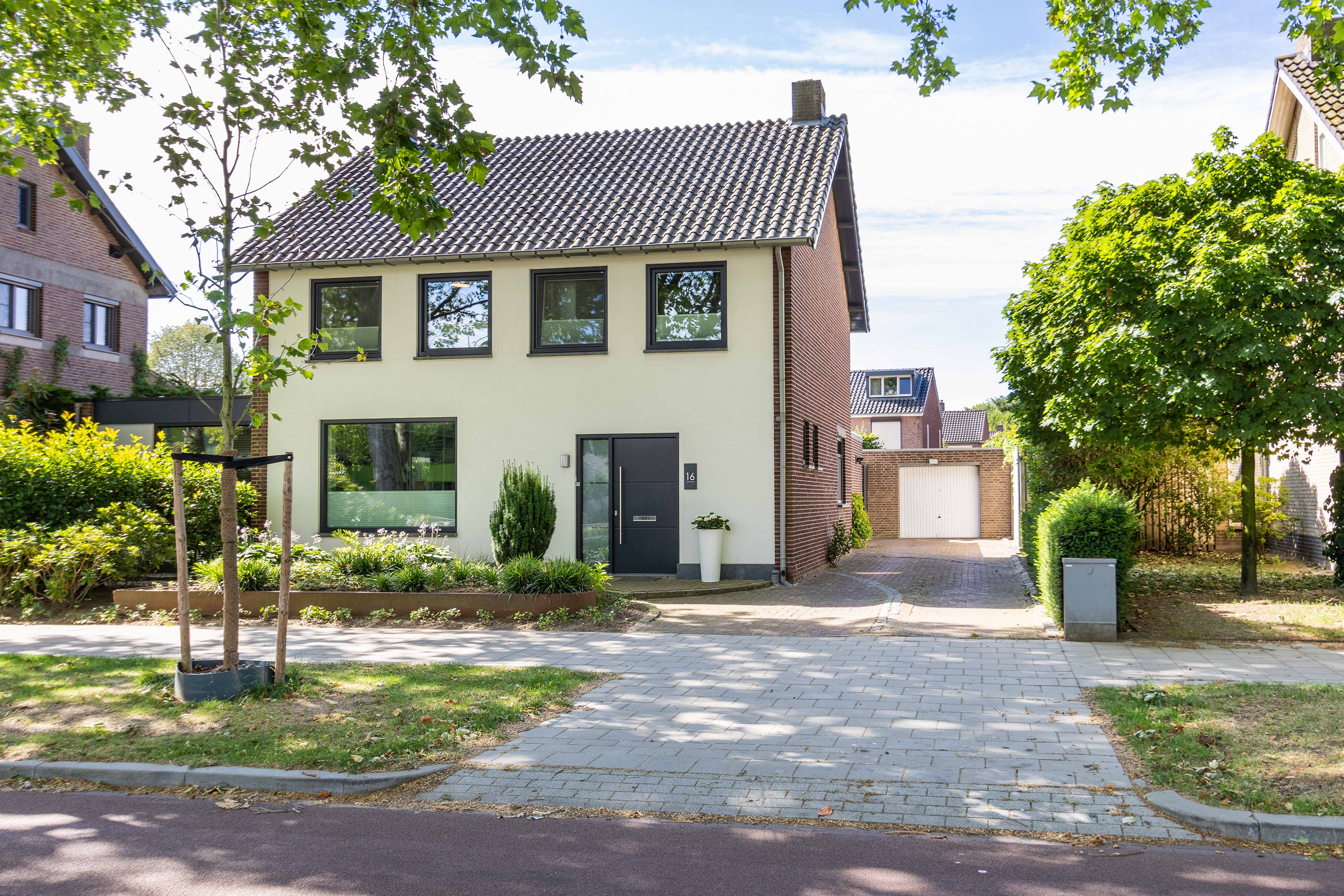 Huis Beatrixlaan 16 in Weert