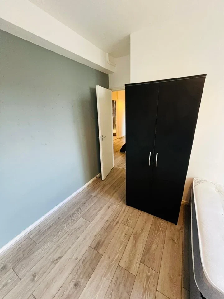 Room Camberwell Road in Greater London
