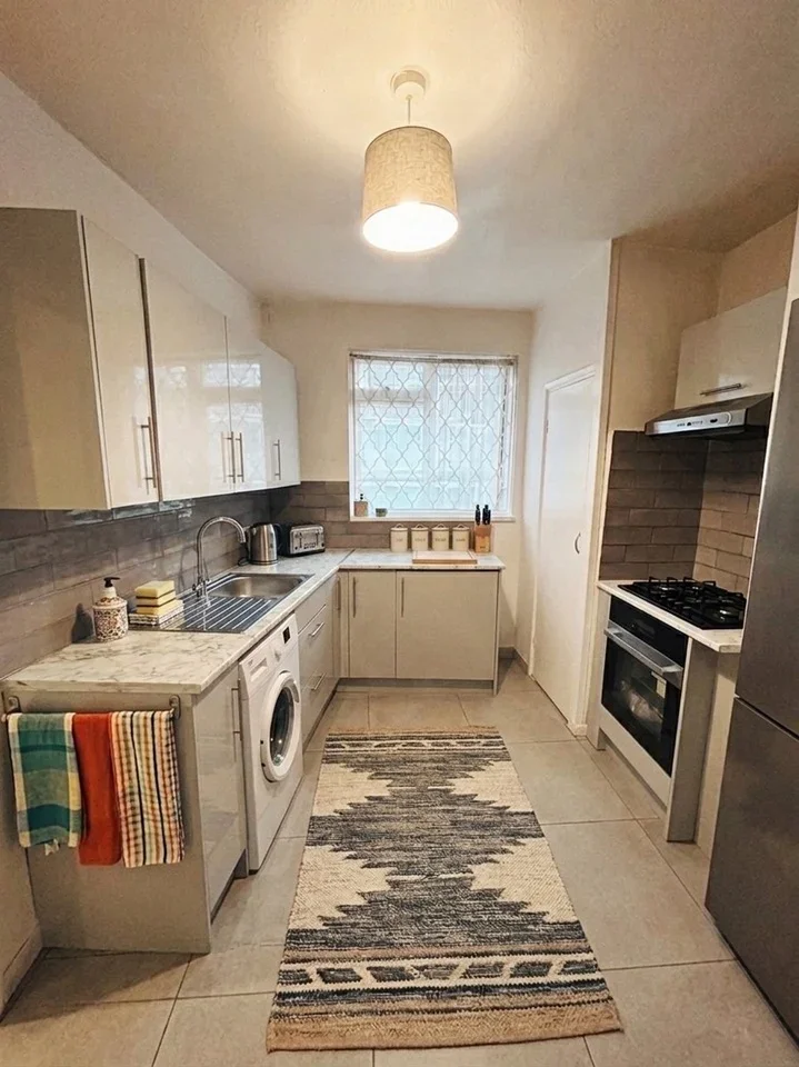 Room Camberwell Road in Greater London