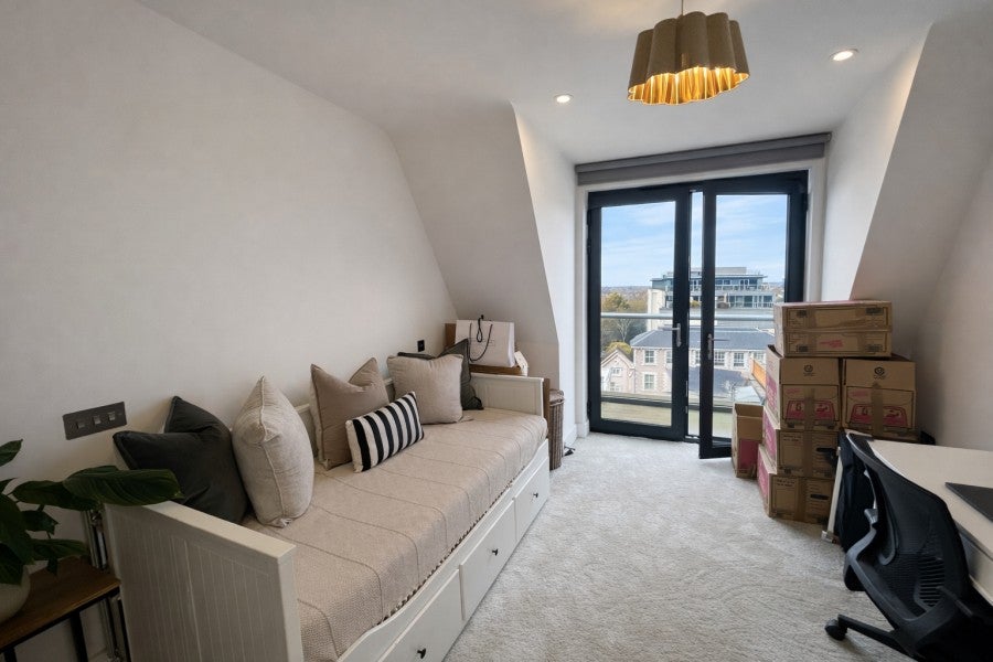 Flat Epsom Road in Guildford