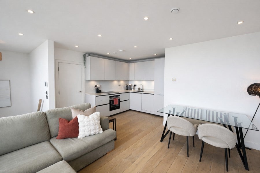 Flat Epsom Road in Guildford