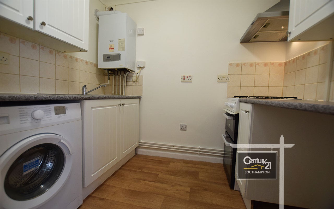 Flat Denzil Avenue in Southampton