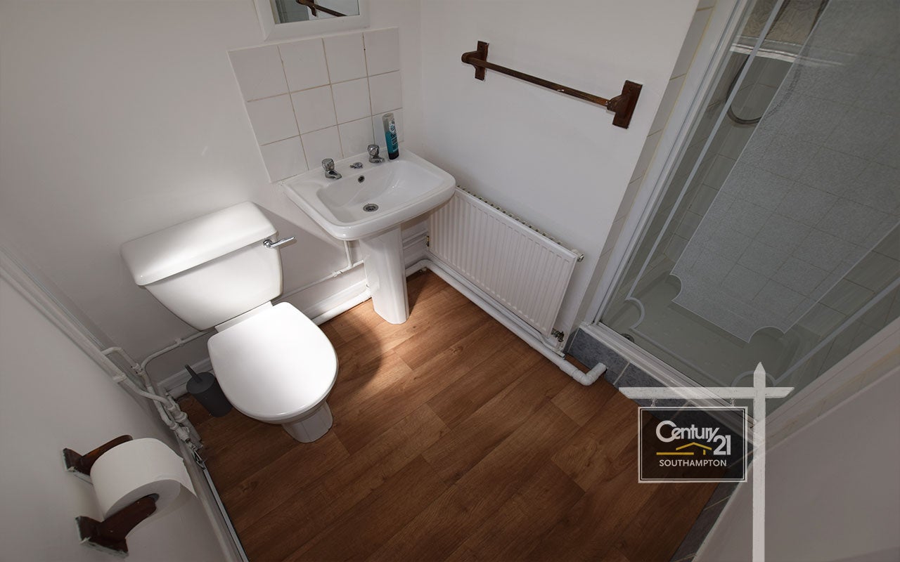 Flat Denzil Avenue in Southampton