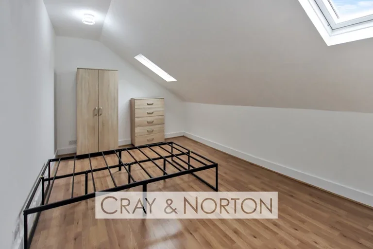 Flat Birdhurst Rise in London
