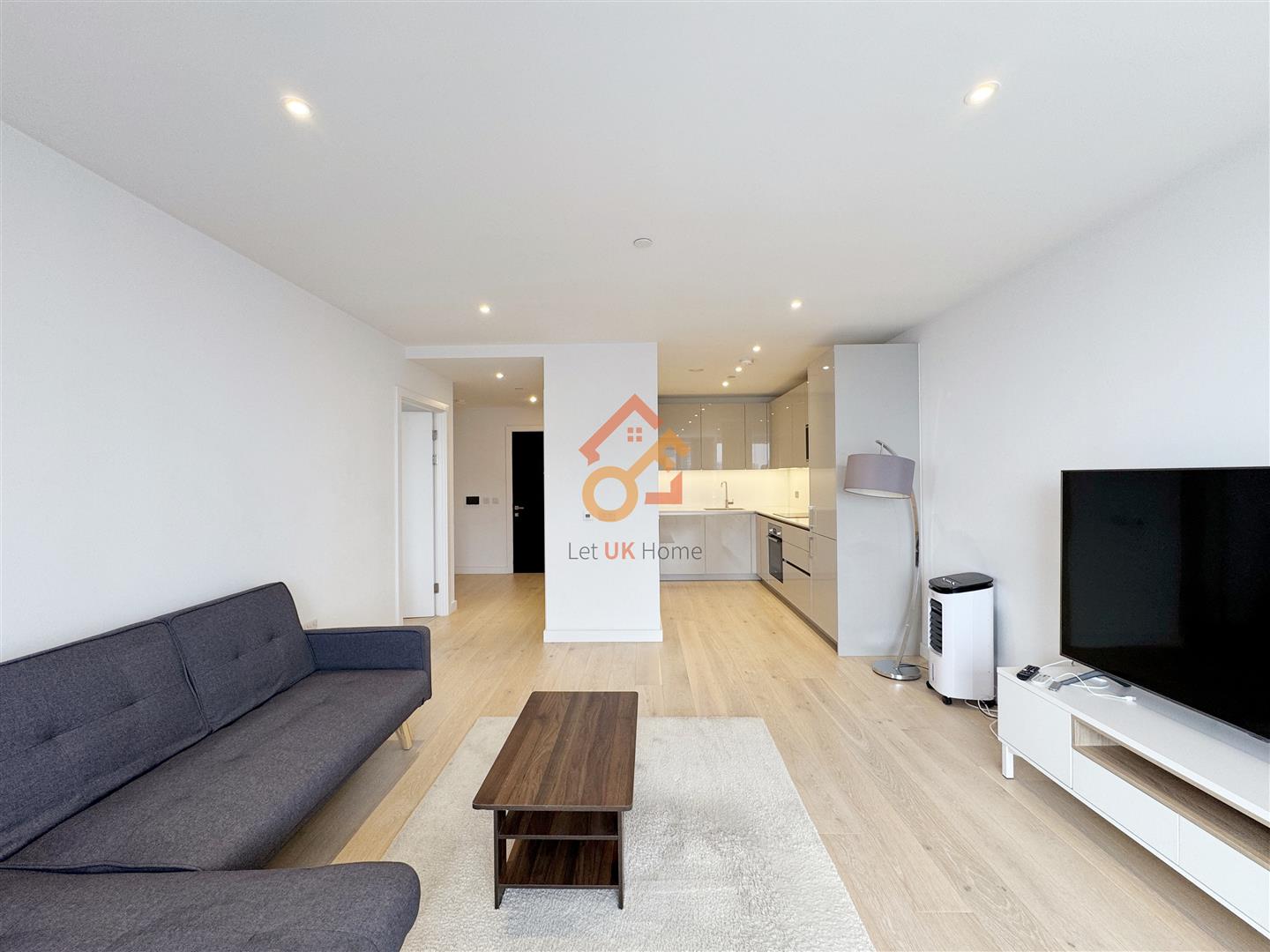 Flat Deacon Street in Greater London