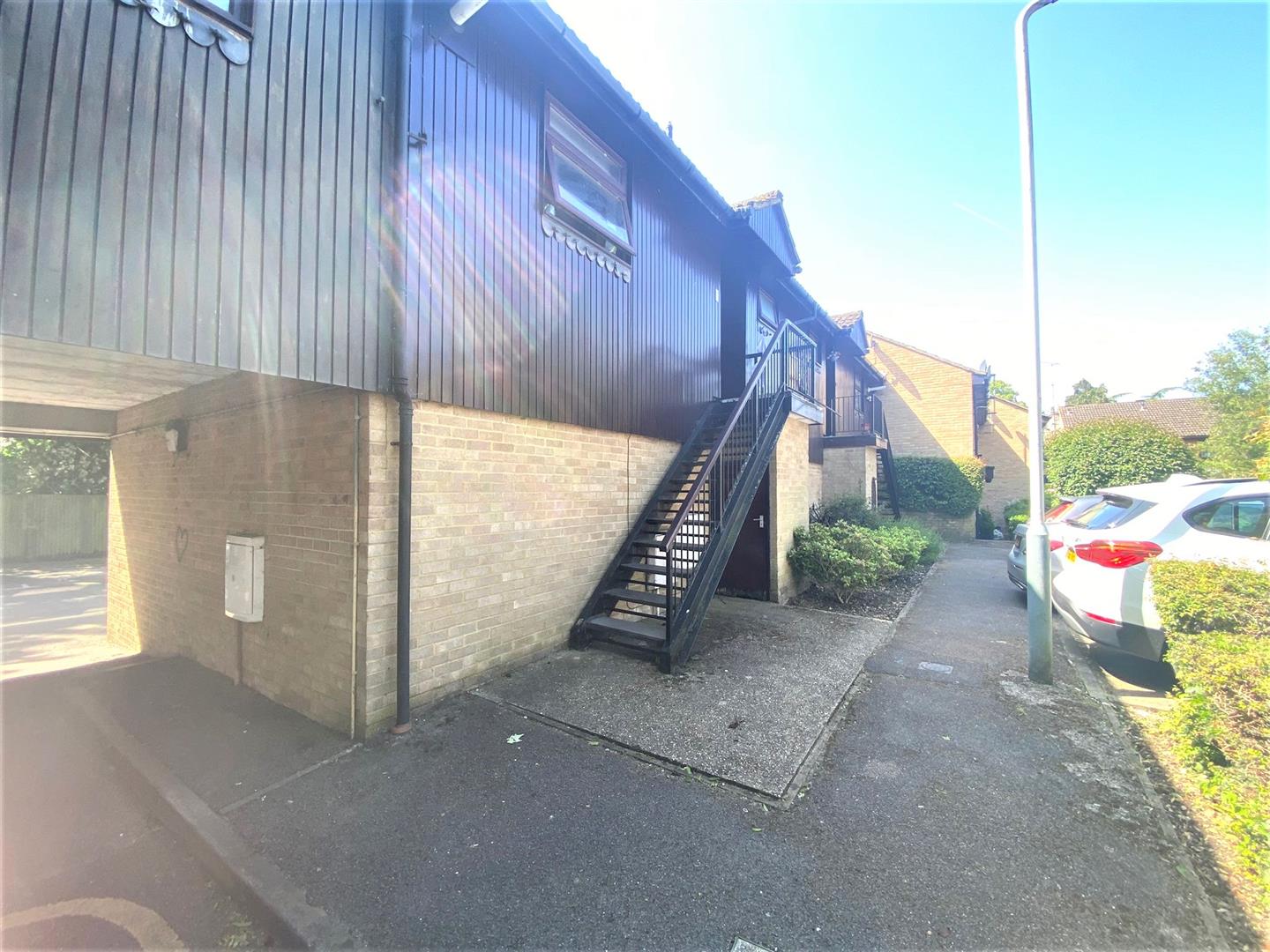 Flat Lambourne Court in Greater London