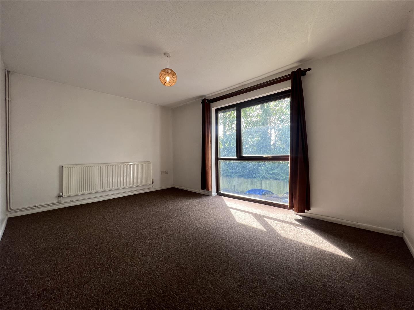 Flat Lambourne Court in Greater London