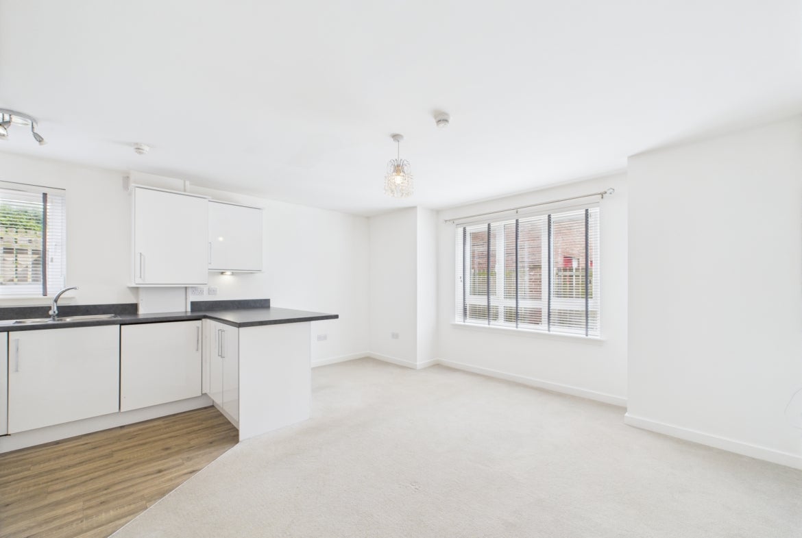 Flat Elie Drive in Bishopton