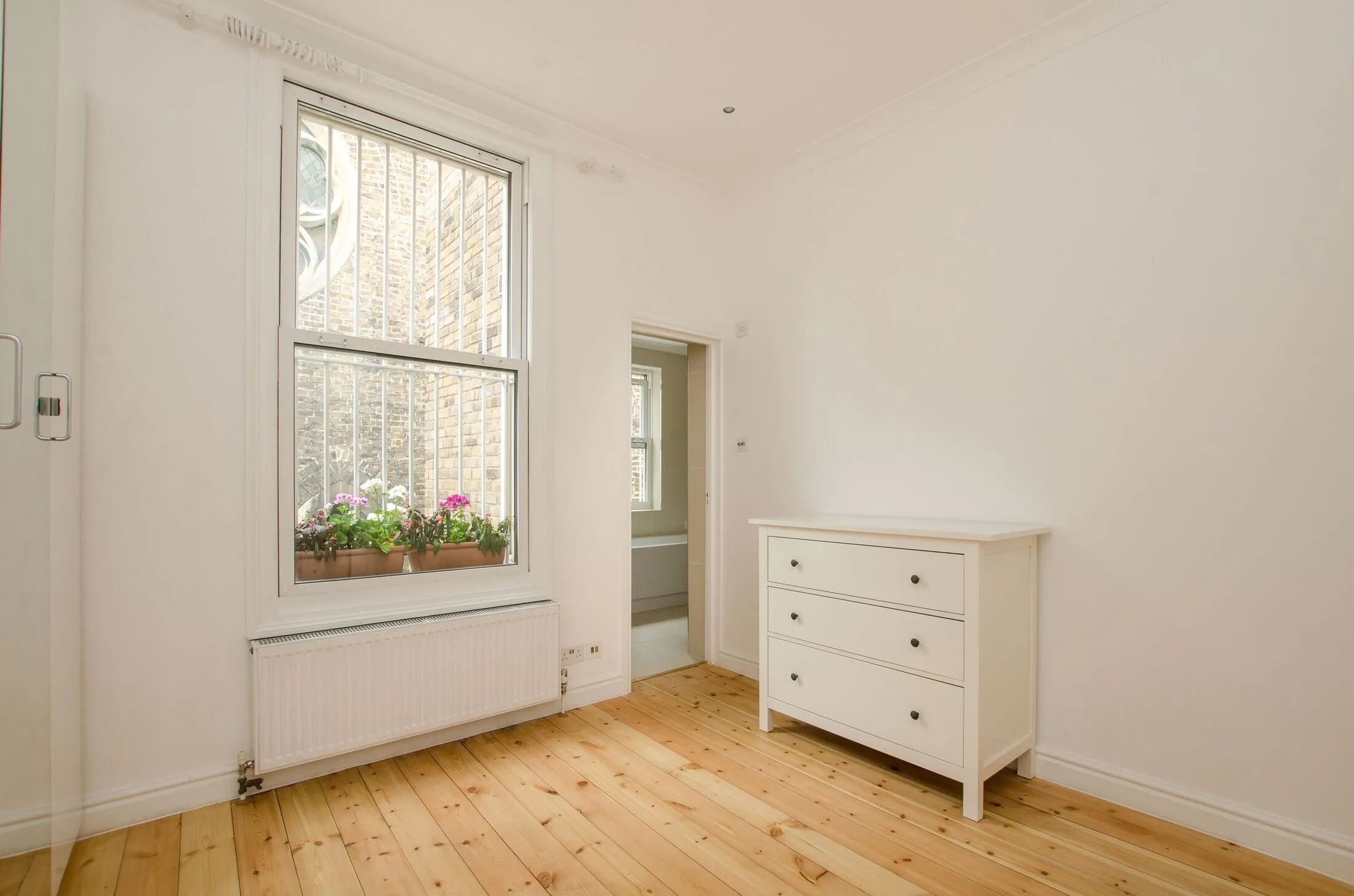 Flat Elgin Crescent in Greater London