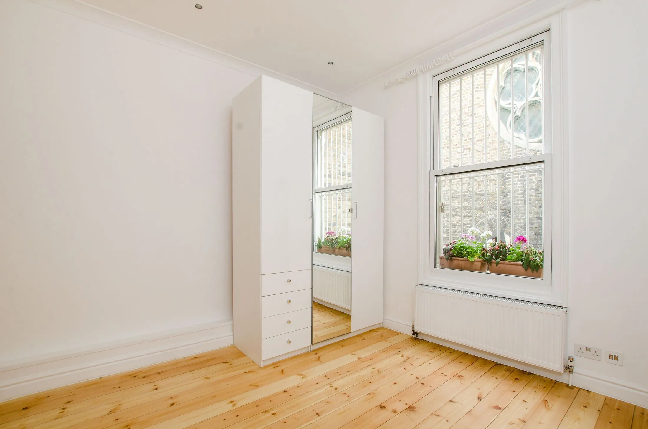 Flat Elgin Crescent in Greater London
