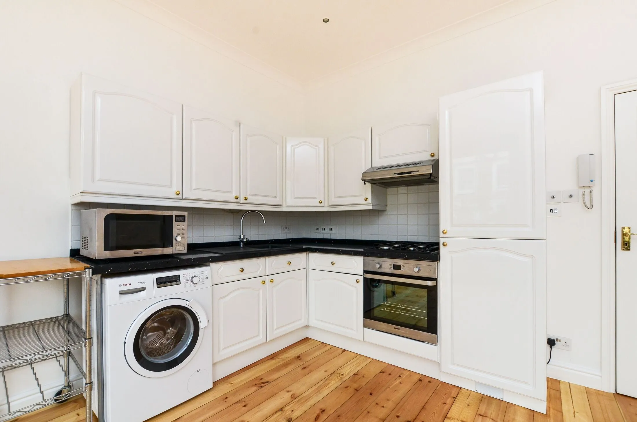 Flat Elgin Crescent in Greater London