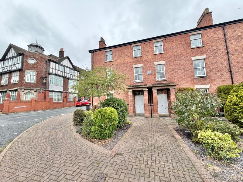 Flat Lower Mersey Street in Ellesmere Port