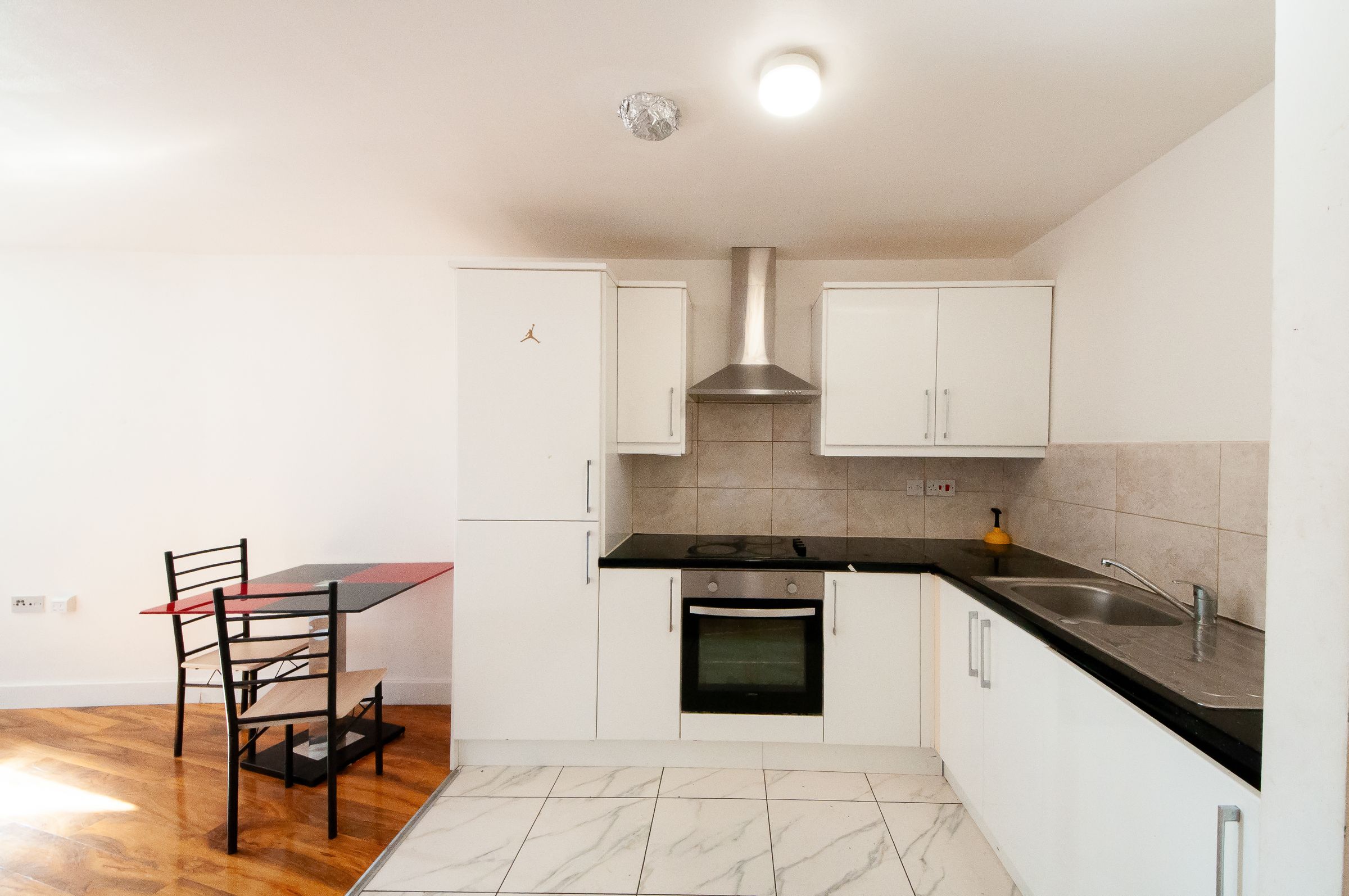 Flat Cranbrook Road in Greater London
