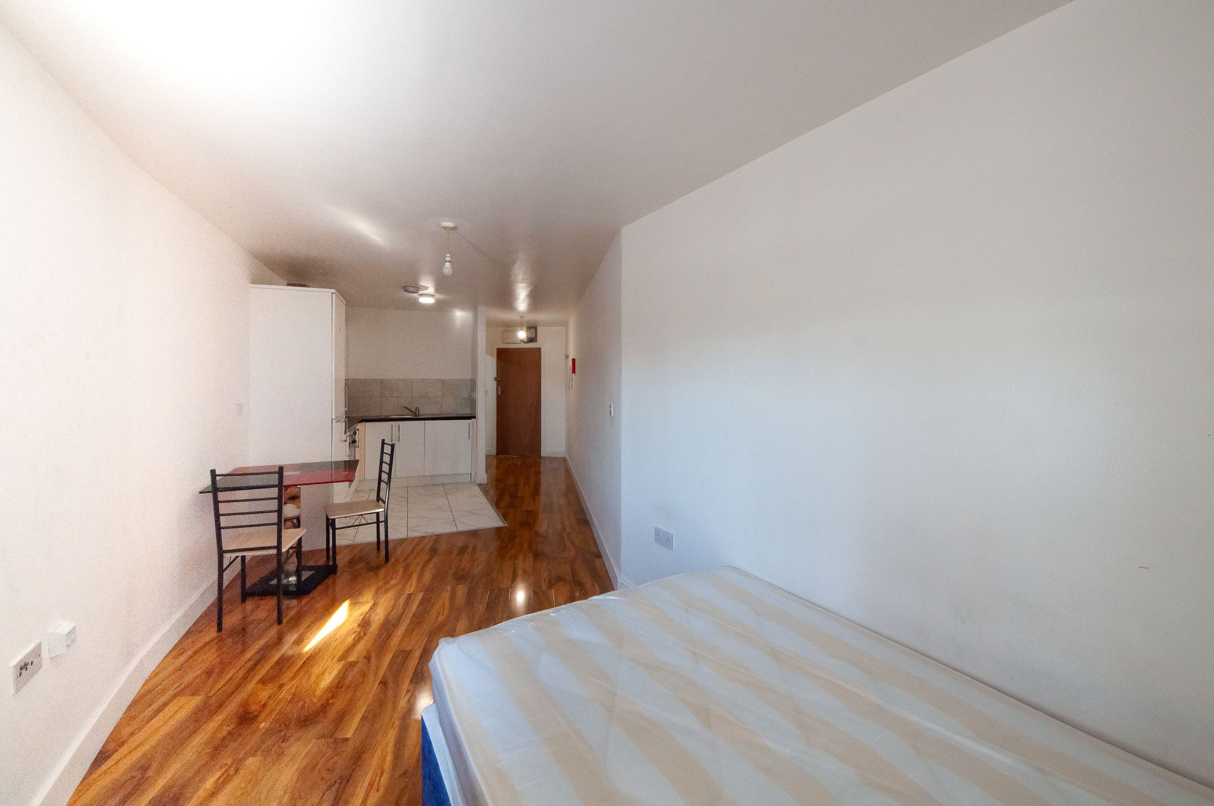 Flat Cranbrook Road in Greater London