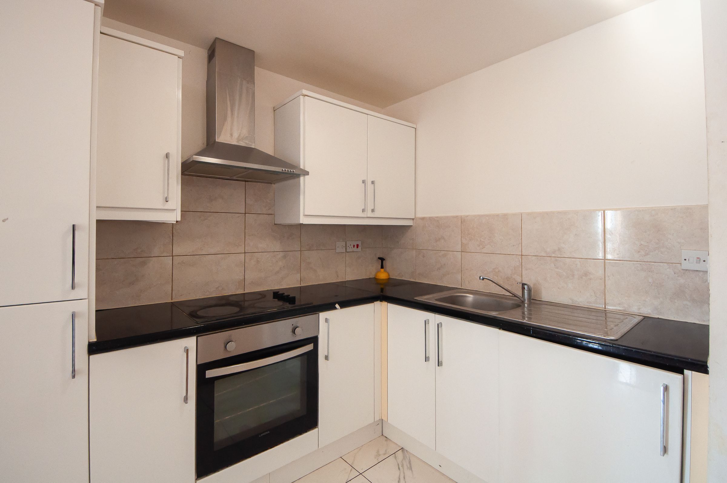 Flat Cranbrook Road in Greater London