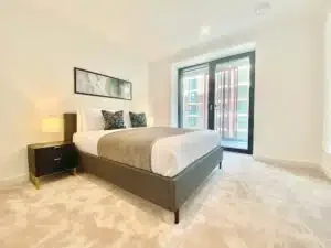 Flat Royal Crest Avenue in Greater London
