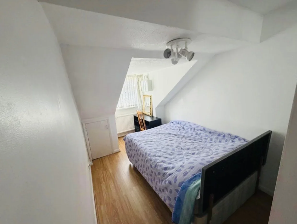 Room Marlborough Close in Crawley