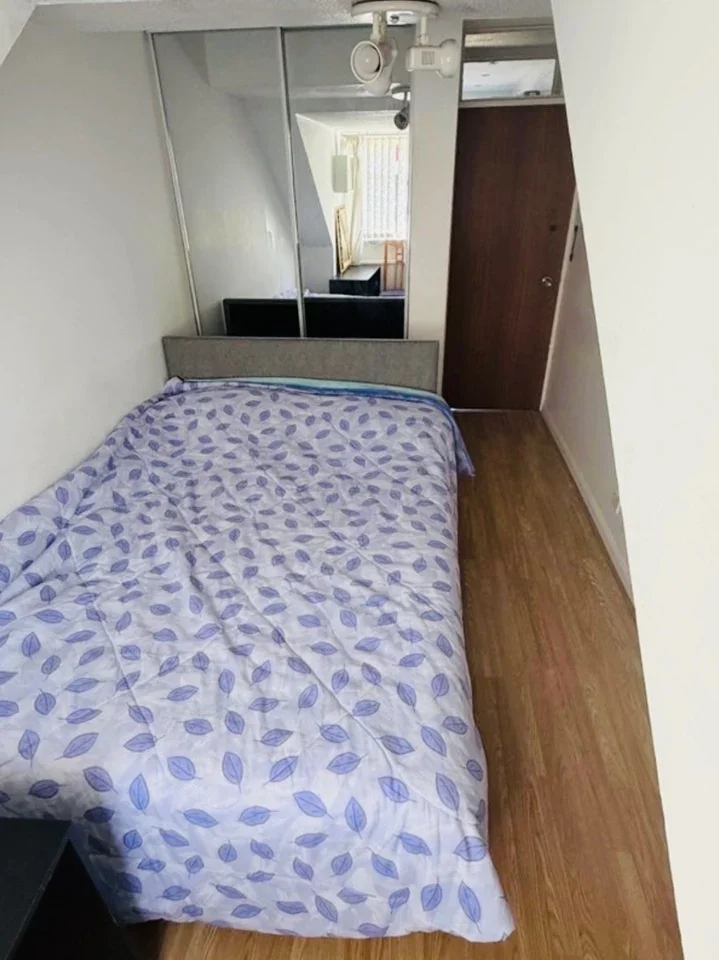 Room Marlborough Close in Crawley