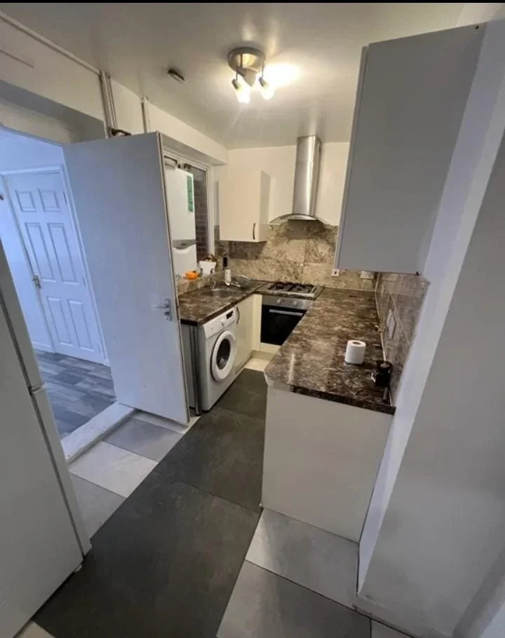 Room Abbots Road in Greater London