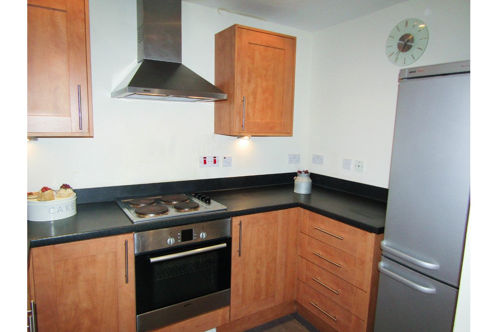 Flat Victoria Way in Woking