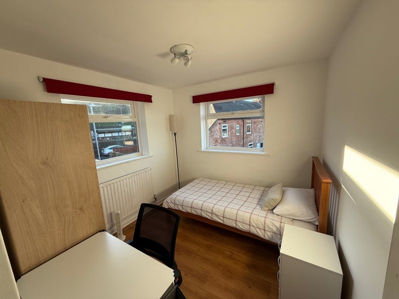 Room The Avenue in Gateshead